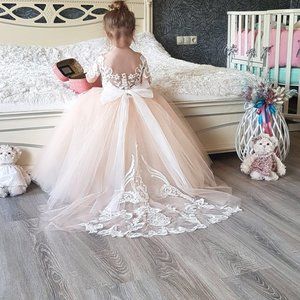Beautiful ivory dress with lace bodice with detachable lace train size 12